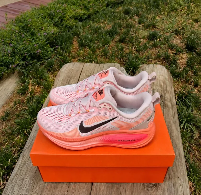 Nike Vomero 18 bike usato — immagine 2 di 5