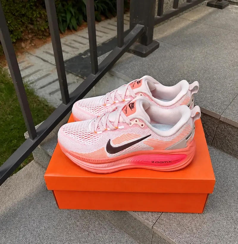 Gebrauchtes Nike Vomero 18 Running Shoes
