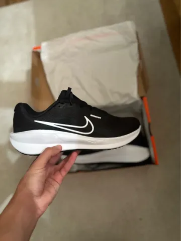 Used Nike Sneakers bike — image 2 of 5