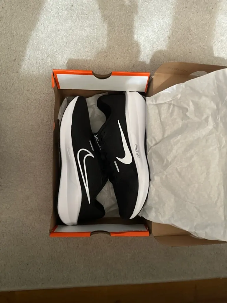 Used Nike Sneakers bike — image 5 of 5