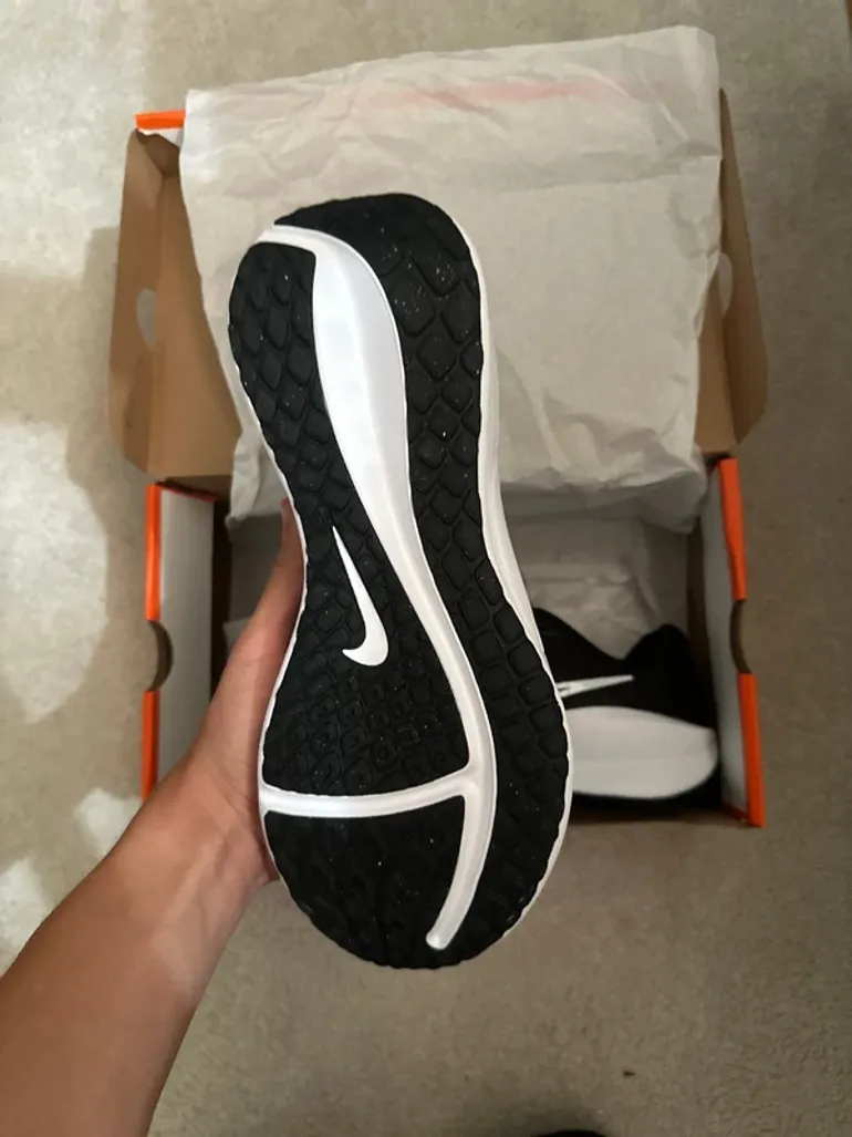 Used Nike Sneakers bike — image 4 of 5
