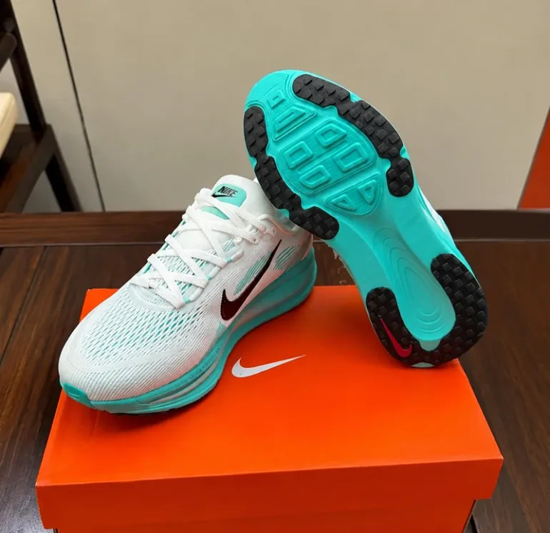 Used Nike Vomero 18 bike — image 4 of 5