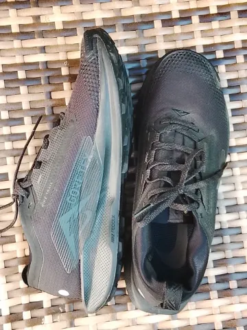 Used Nike Trail Gore-Tex bike — image 1 of 2