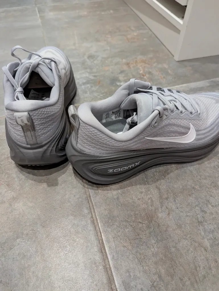 Used Nike Vomero Plus bike — image 3 of 3