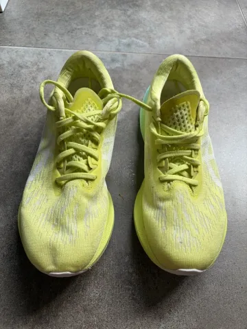 Used Asics Novablast 4 bike — image 2 of 6
