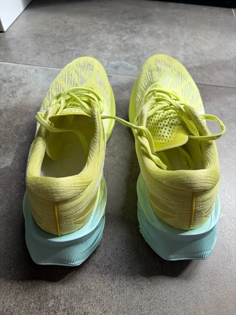Used Asics Novablast 4 bike — image 3 of 6