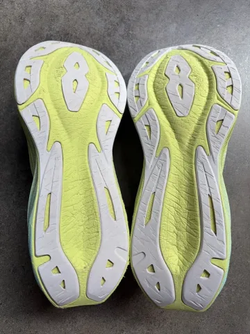 Used Asics Novablast 4 bike — image 5 of 6