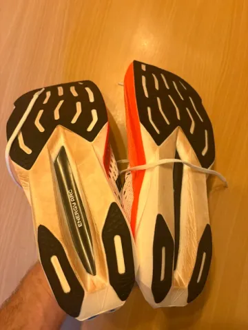Used New Balance FuelCell SuperComp Elite v5 2025 bike — image 3 of 4