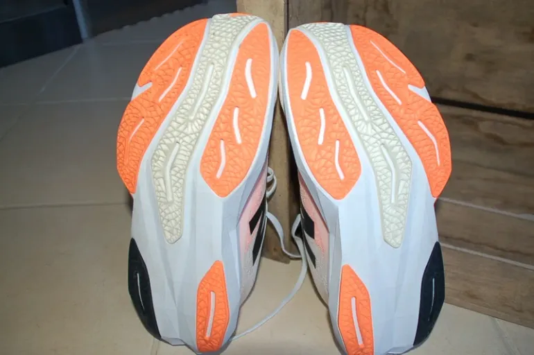 Used New Balance Fuelcell Rebel V4 bike — image 6 of 6