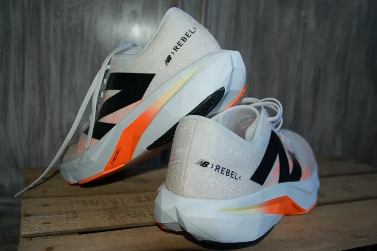 Used New Balance Fuelcell Rebel V4 bike — image 4 of 6