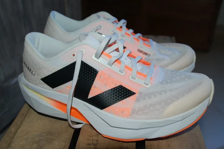 Used New Balance Fuelcell Rebel V4 bike — image 2 of 6