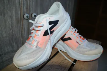 Used New Balance Fuelcell Rebel V4 bike — image 3 of 6