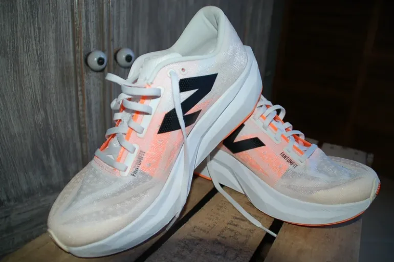 Used New Balance Fuelcell Rebel V4 bike — image 3 of 6