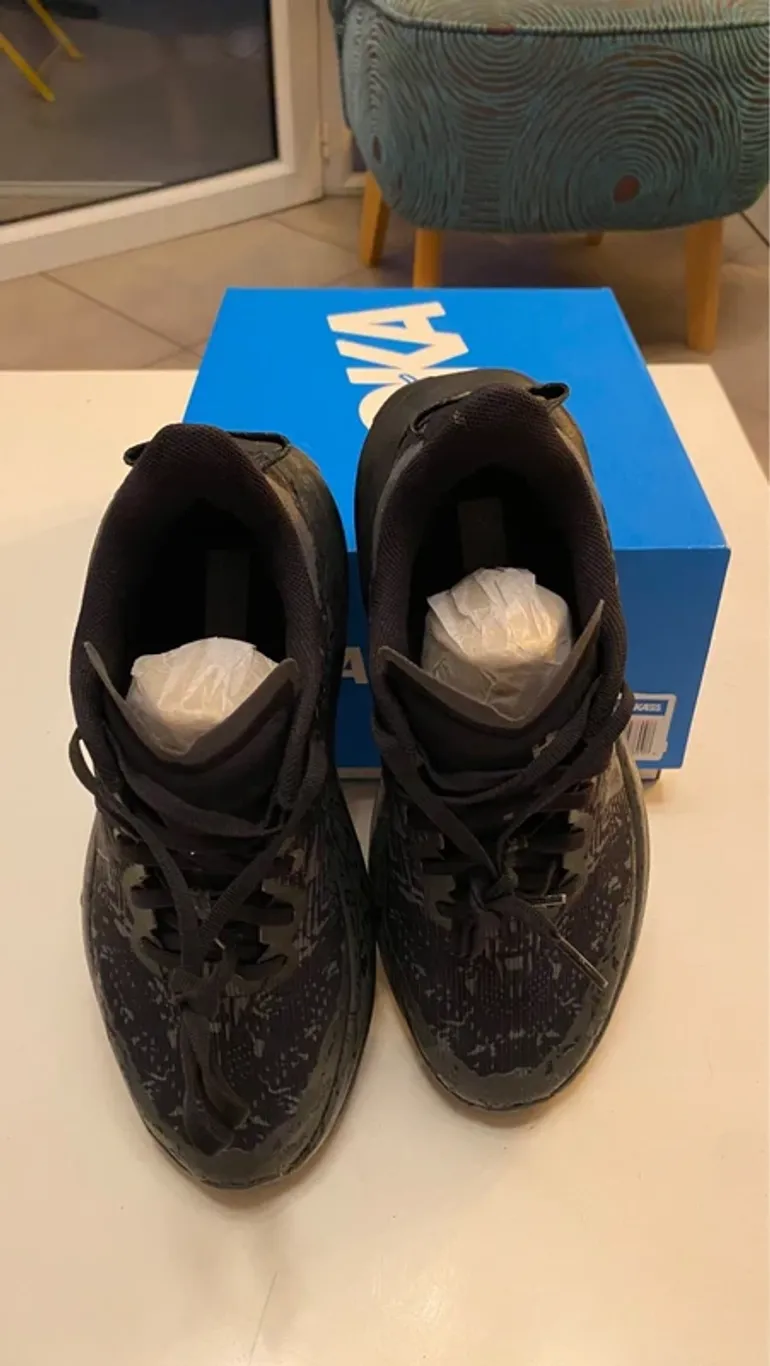 Used Hoka Speedgoat 6 GTX bike — image 2 of 8