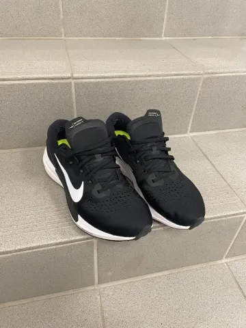 Used Nike Air Zoom Vomero 15 bike — image 2 of 6