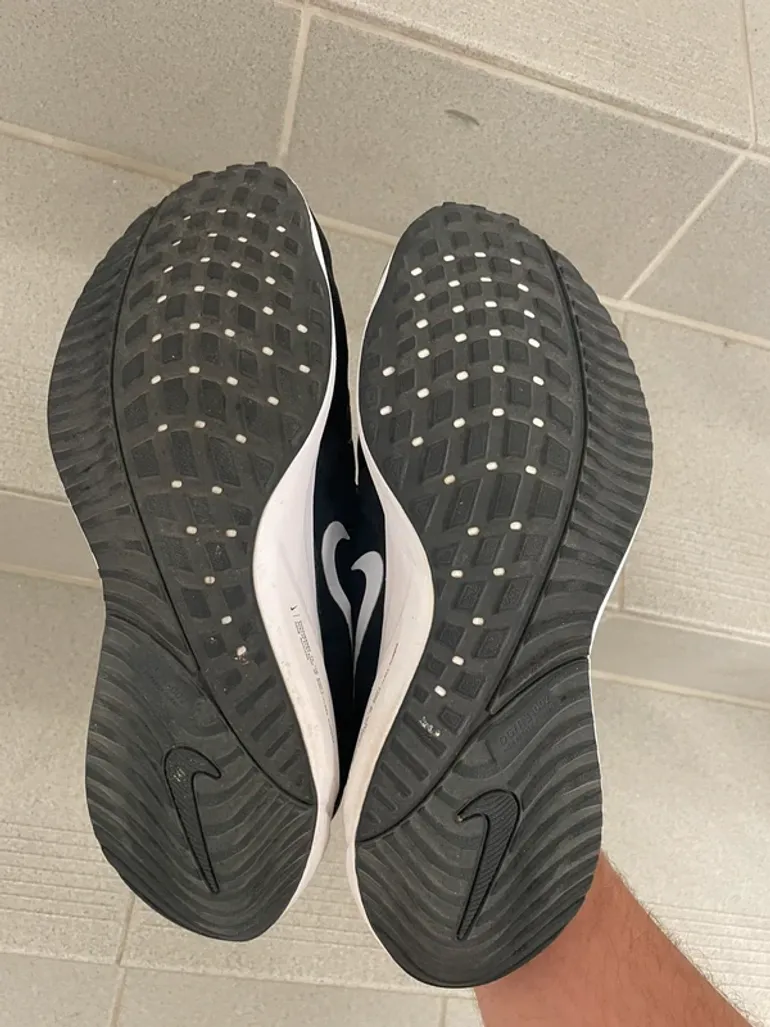 Used Nike Air Zoom Vomero 15 bike — image 4 of 6
