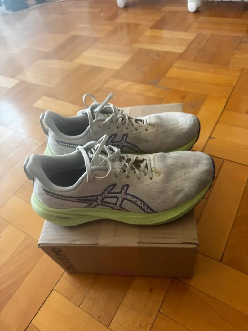 Used Asics GT-2000 14 TR Running Shoes