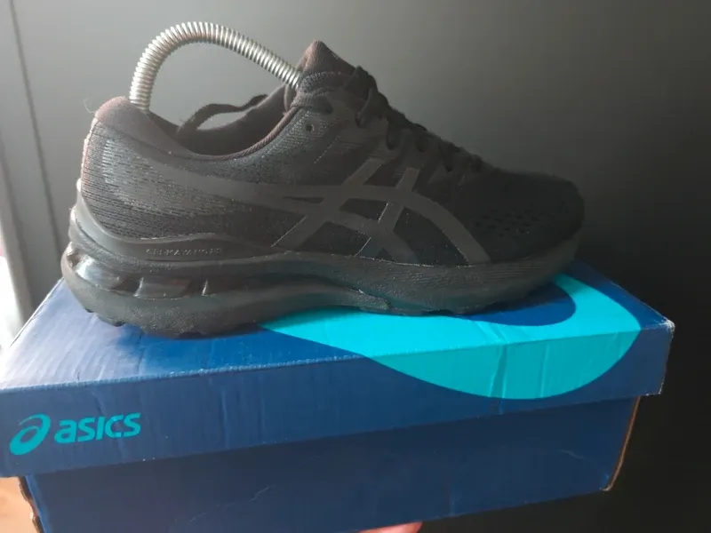 Brugt Asics GEL-KAYANO 28 Running Shoes
