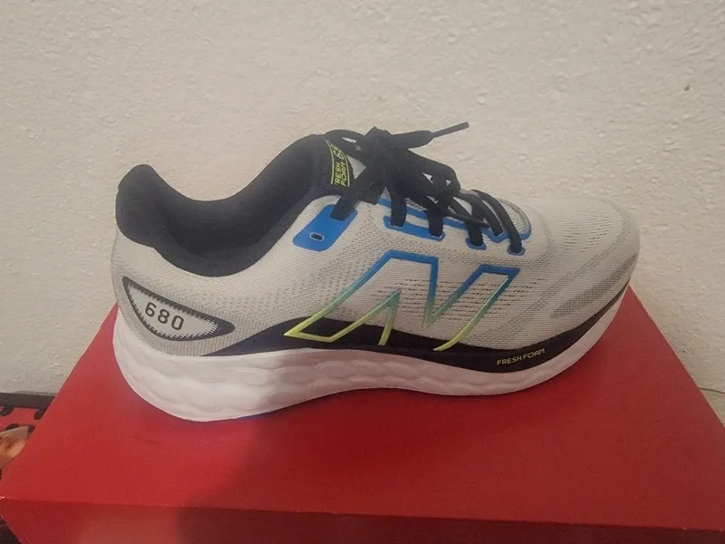 Used New Balance 680 Running Shoes