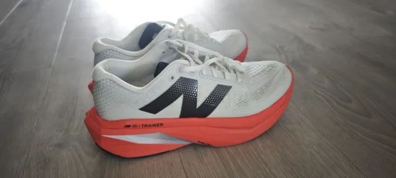 Used New Balance FuelCell SuperComp Trainer v3 bike — image 2 of 3