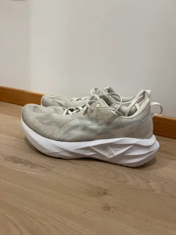 Used Asics Novablast 5 bike — image 1 of 5