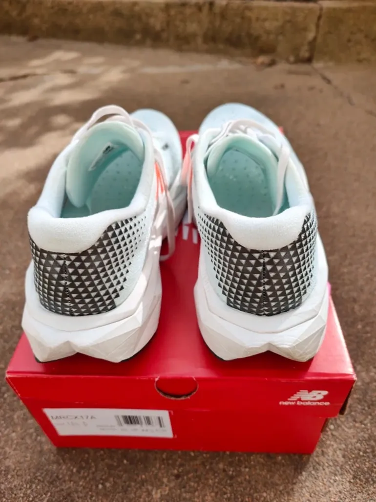 Used New Balance Super Comp Trainer v3 bike — image 3 of 5
