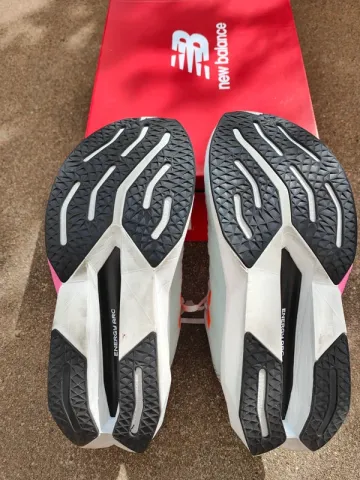 Used New Balance Super Comp Trainer v3 bike — image 5 of 5