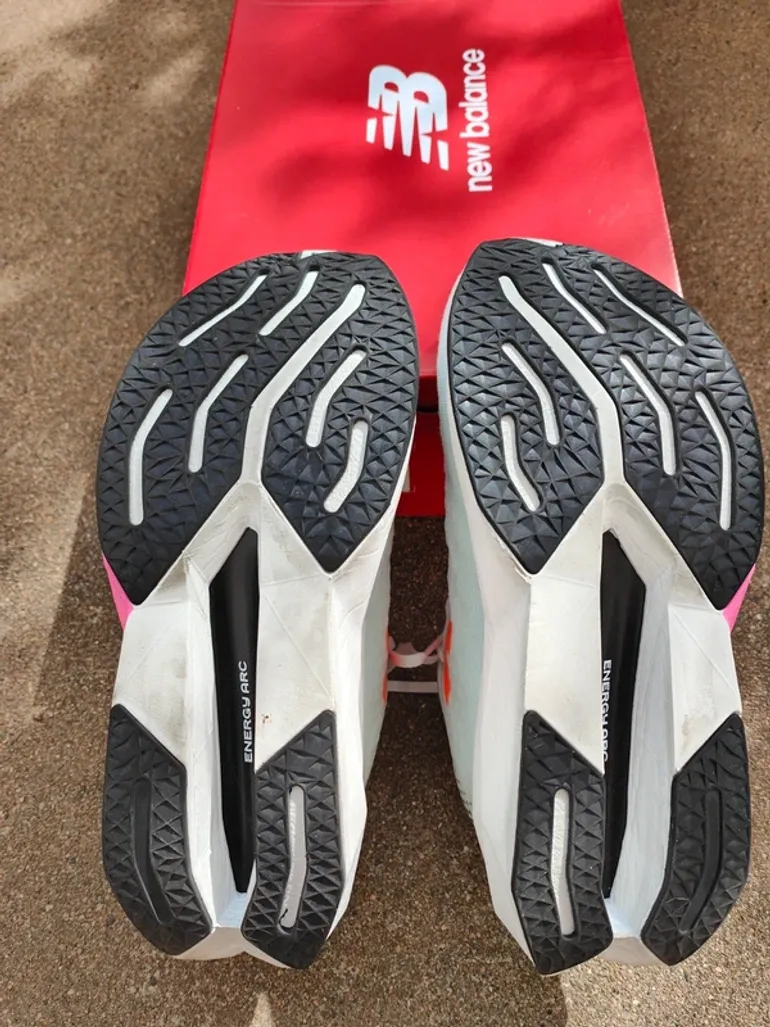 Used New Balance Super Comp Trainer v3 bike — image 5 of 5