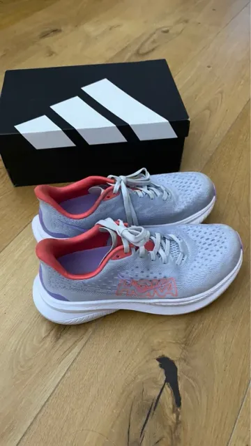 Used Hoka Running Shoes bike — image 3 of 9