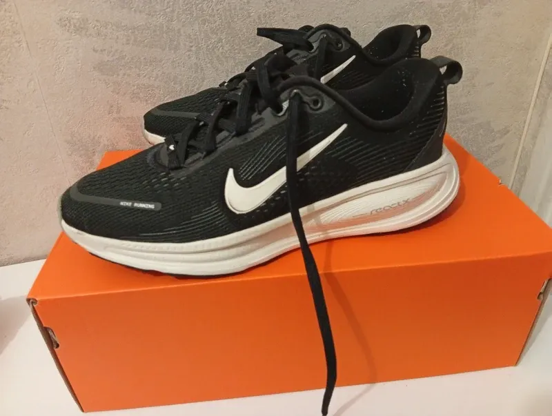 Used Nike Vemero Running Shoes