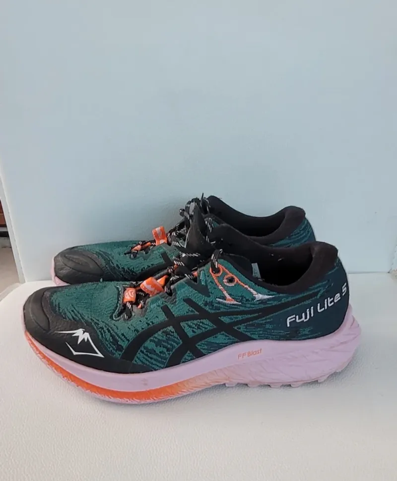 Used Asics Fuji Lite 5 Running Shoes
