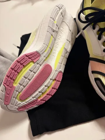 Tweedehands Adidas Ultraboost bike — afbeelding 2 van 5