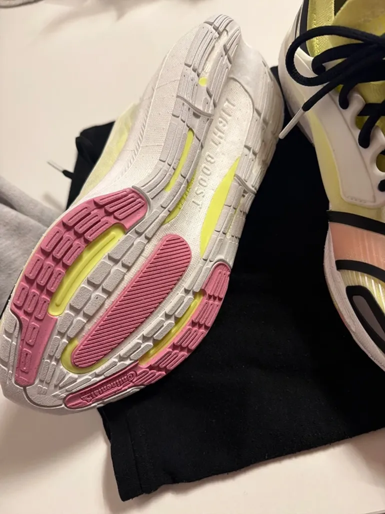 Tweedehands Adidas Ultraboost bike — afbeelding 2 van 5