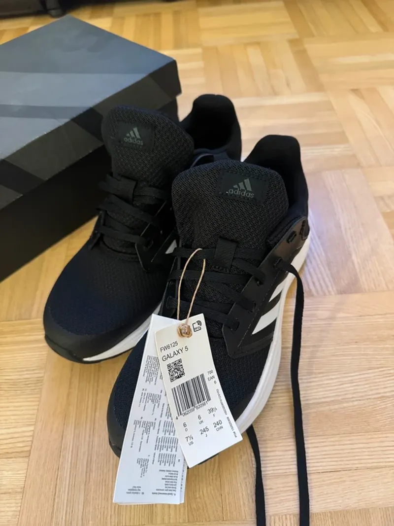 Použité Adidas Galaxy 5 Running Shoes