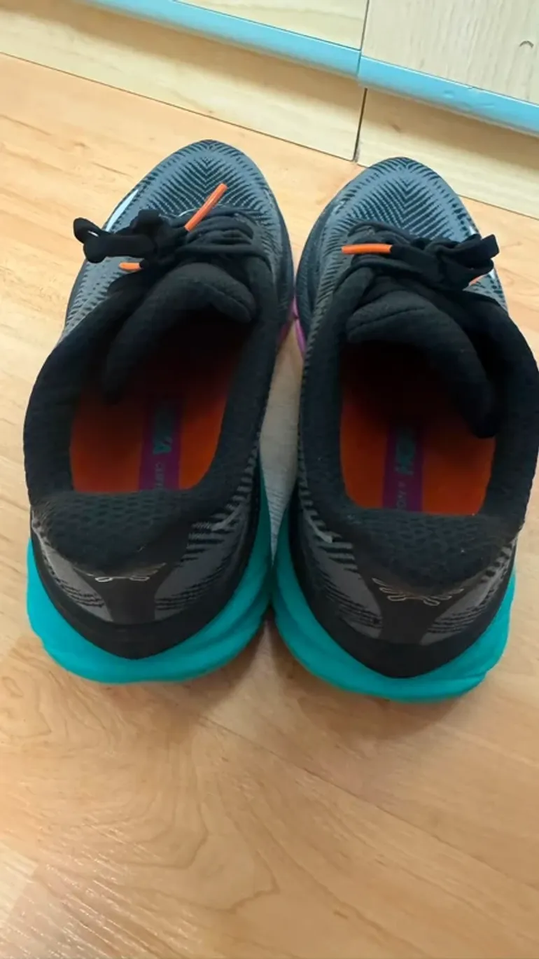 Used Hoka Clifton 9 bike — image 2 of 5