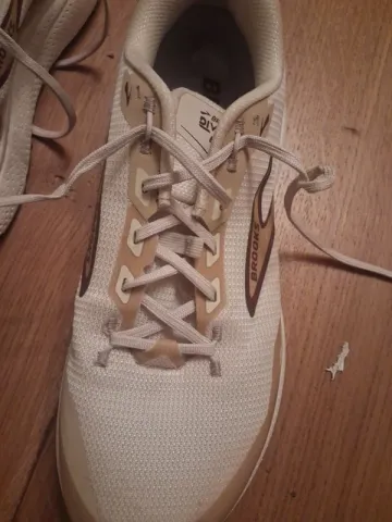 Used Brooks Running Shoes bike — image 8 of 11