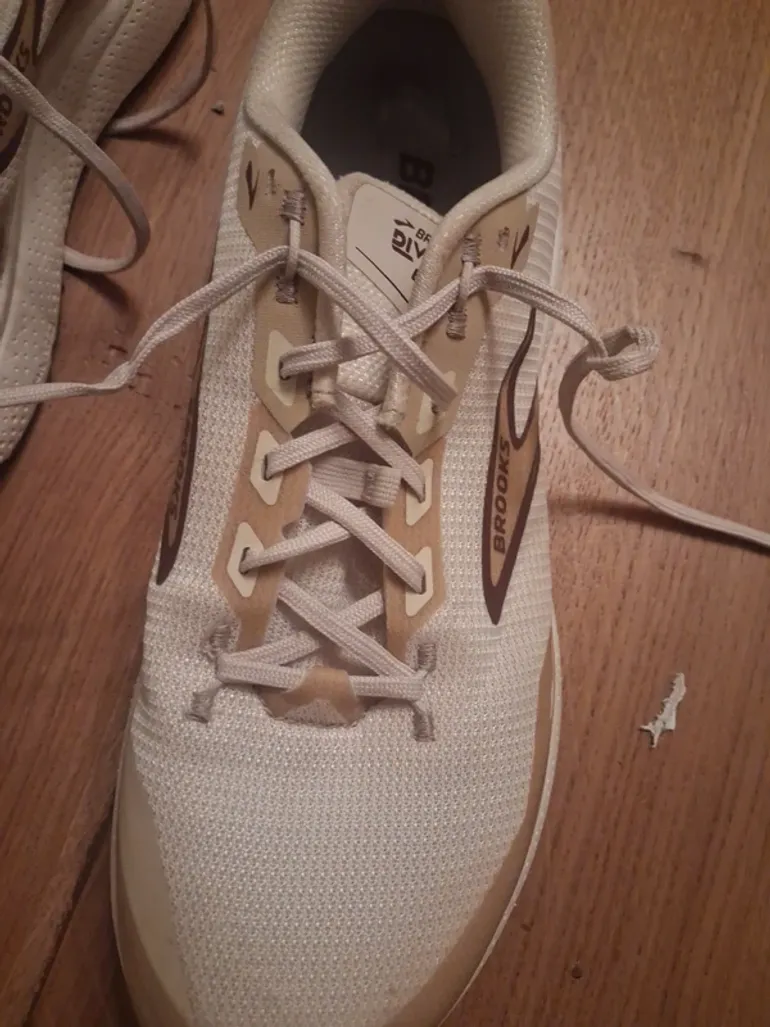 Used Brooks Running Shoes bike — image 8 of 11