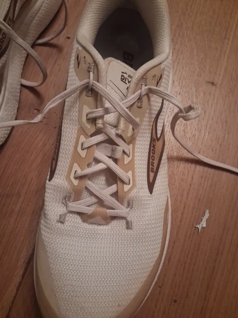Used Brooks Running Shoes bike — image 7 of 11