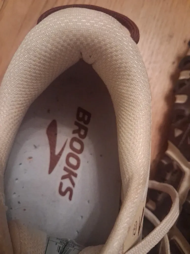 Used Brooks Running Shoes bike — image 6 of 11