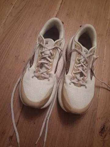 Used Brooks Running Shoes bike — image 1 of 11