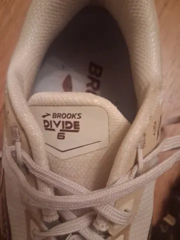 Used Brooks Running Shoes bike — image 5 of 11