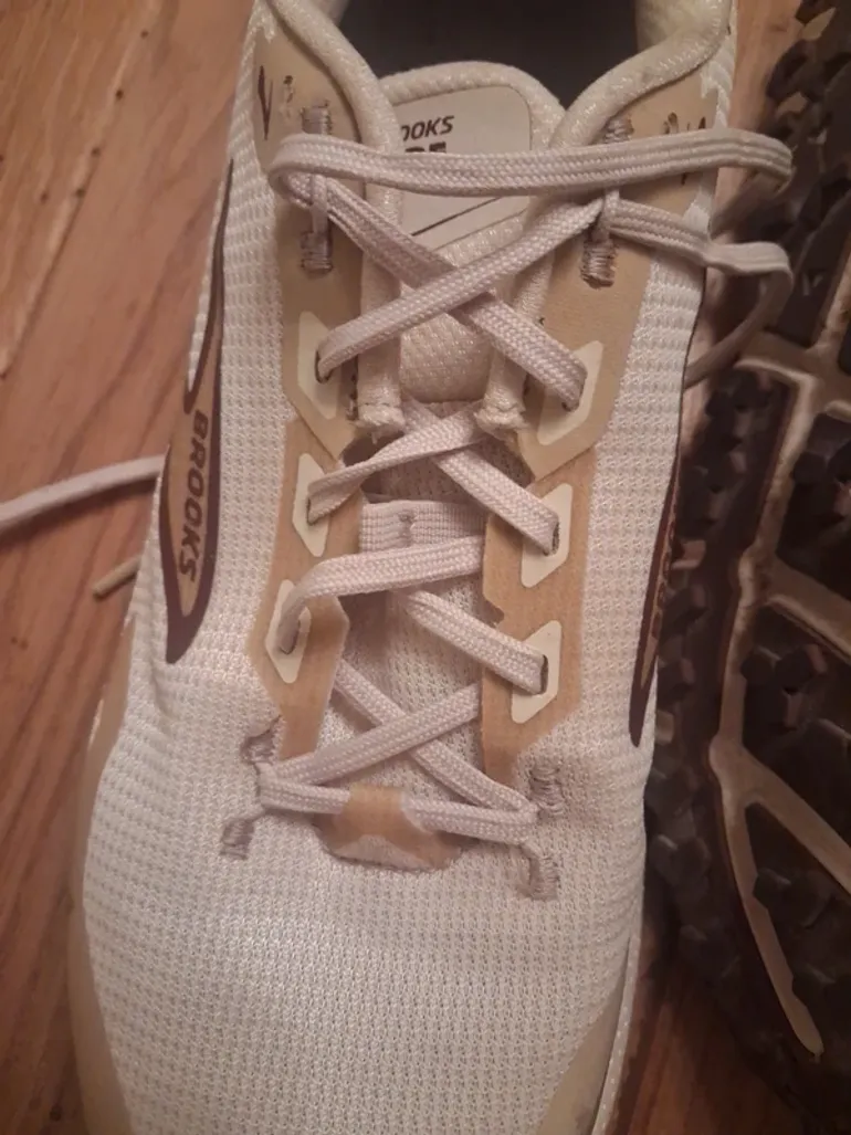 Used Brooks Running Shoes bike — image 3 of 11