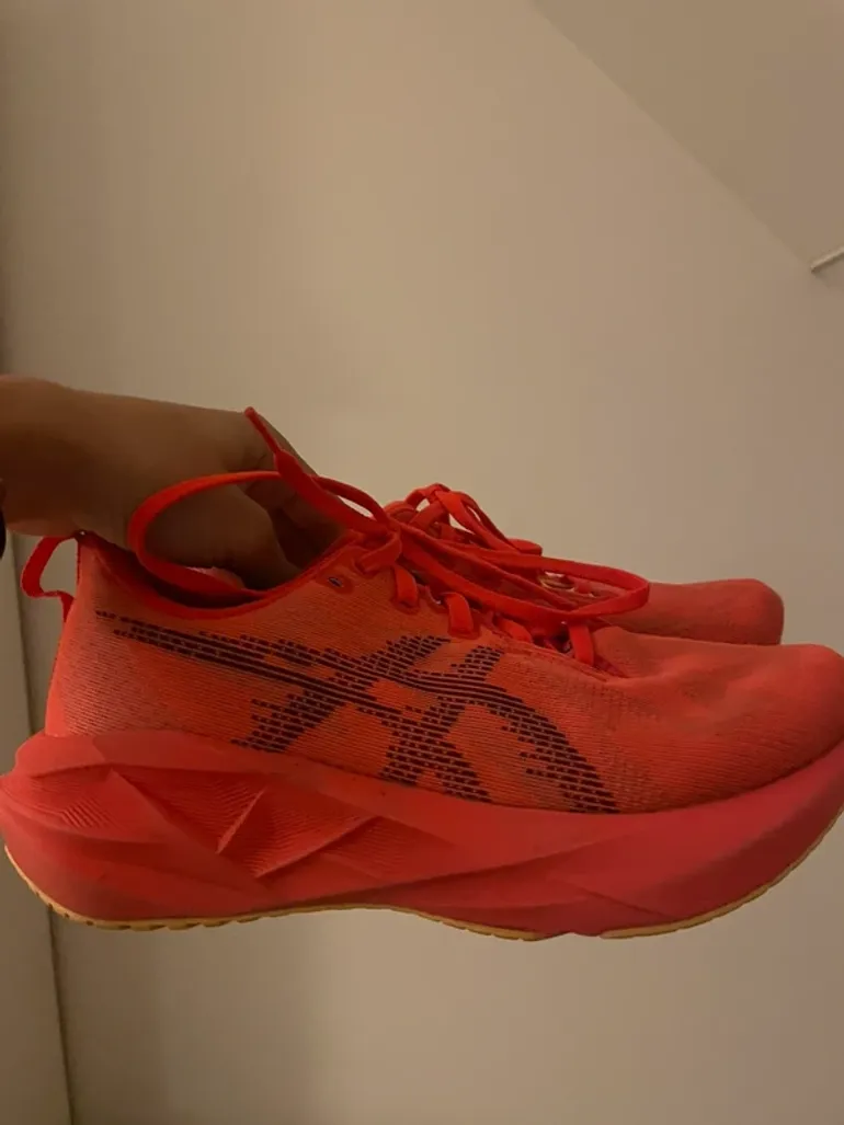 Used Asics Novablast 5 bike — image 2 of 3