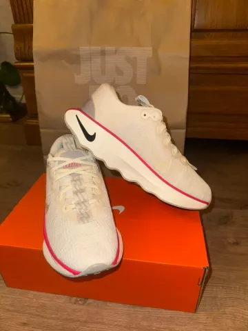 Nike Training Shoes bike d'occasion — image 2 sur 8