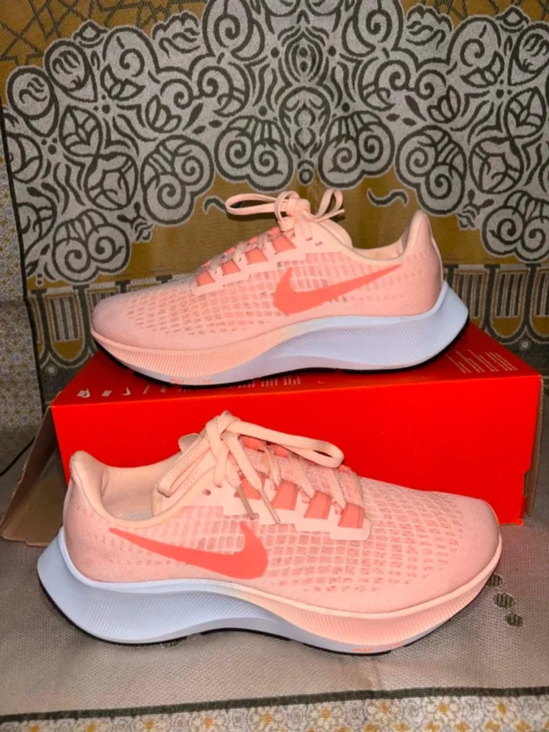 Used Pegasus Air Zoom 37 Running Shoes