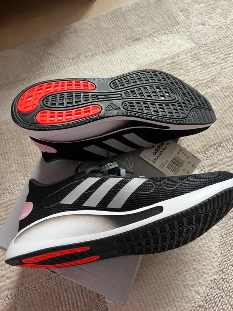 Orange Adidas Running Shoes bike d'occasion — image 2 sur 2