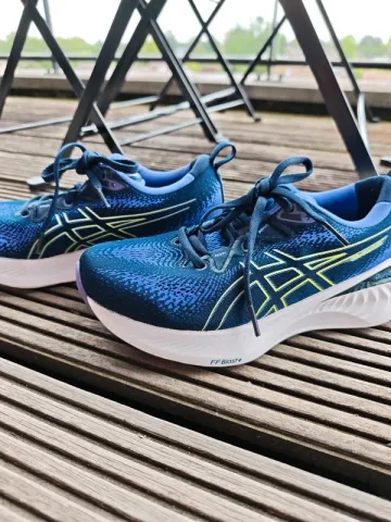 Used Asics Cumulus 25 bike — image 2 of 9