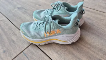 Used Hoka Challenger 8 bike — image 3 of 8