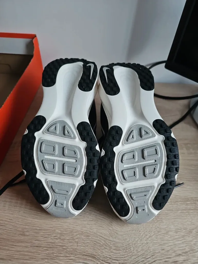 Used Nike Vomero 18 bike — image 5 of 5