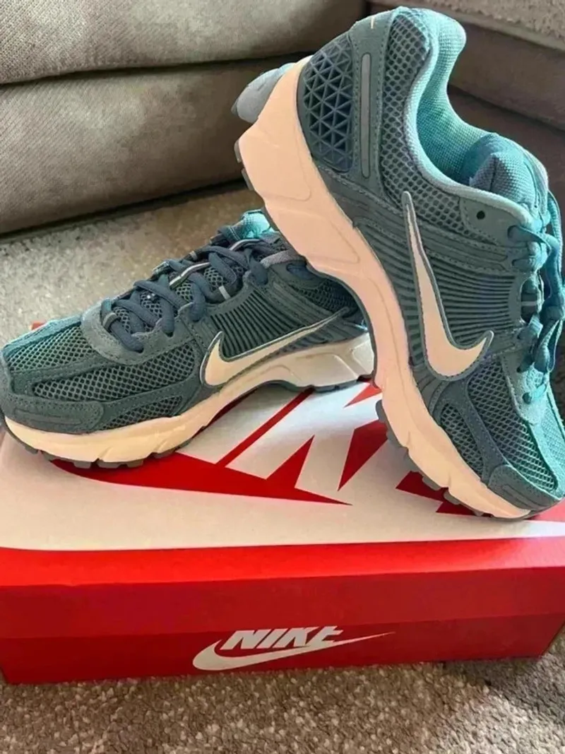 Used Pegasus Zoom Vomero 5 Running Shoes